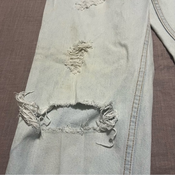 Vintage Levi's 550 Super Distressed Light Wash Relaxed Fit 90 2000 Size 4/6 - Picture 3 of 13